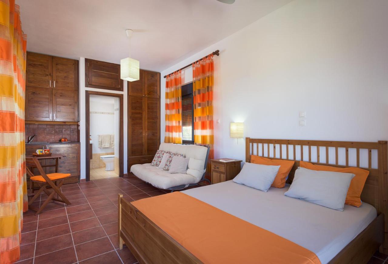 Cristelia Seafront & Pool Villa Lakhania Zewnętrze zdjęcie